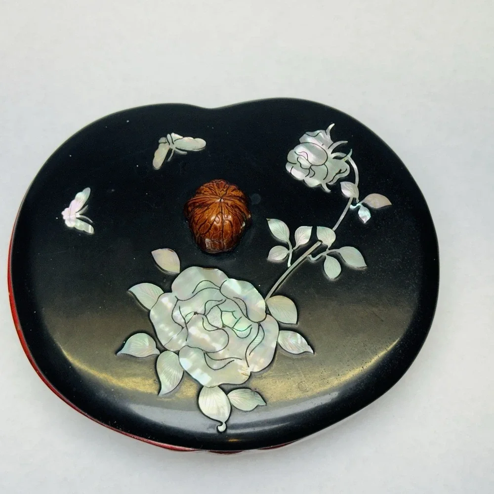 Vintage Japanese Inlaid Mother of Pearl Lacquer Peach Shaped Box w/Nut Look Lid